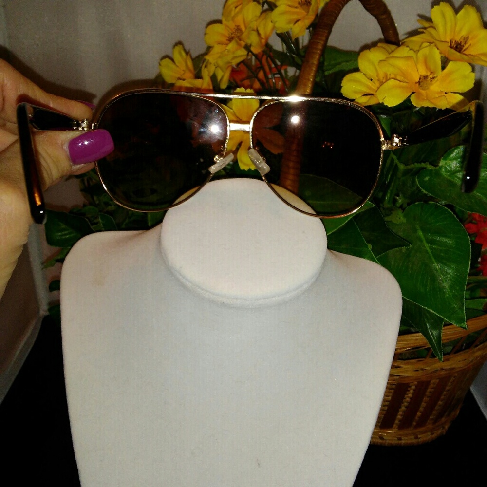 JESSICA SIMPSON SUNGLASSES - Picture 3 of 5